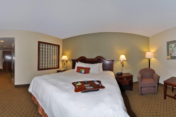 Iron/ironing board, free WiFi, bed sheets, alarm clocks