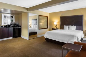 Suite, 1 très grand lit, non-fumeurs | Fer et planche à repasser, Wi-Fi gratuit, draps fournis, réveils