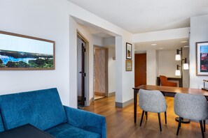 Suite, 1 King Bed, Non Smoking | Living area | 32-inch LED TV with satellite channels