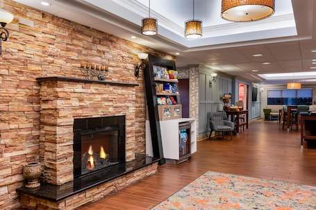Lobby. Hampton Inn South Hill
