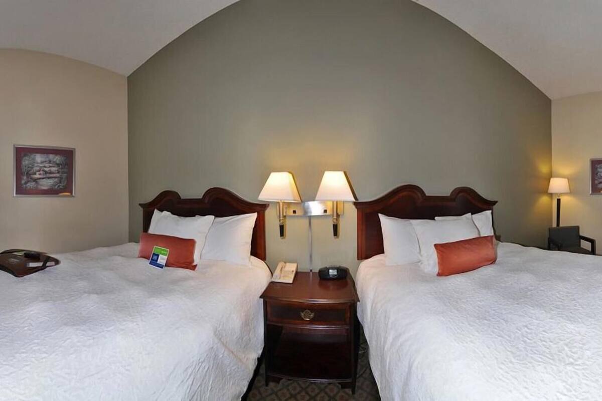 Iron/ironing board, free WiFi, bed sheets, alarm clocks
