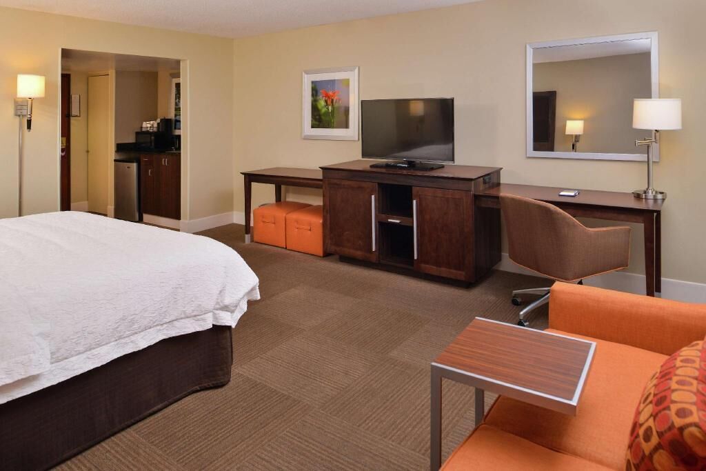Iron/ironing board, free WiFi, bed sheets, alarm clocks