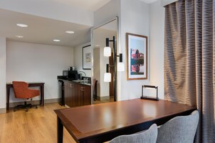 Suite, 1 King Bed, Non Smoking | Iron/ironing board, free WiFi, bed sheets, alarm clocks