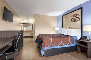 Escritorio, tabla de planchar con plancha, wifi gratis y ropa de cama 