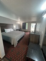 Escritorio, tabla de planchar con plancha y camas plegables/adicionales