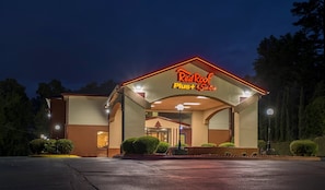Exterior - Red Roof Inn PLUS+ & Suites Opelika (Opelika)