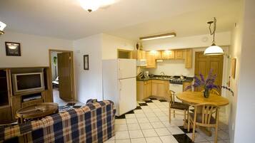 Kamer | Individueel gedecoreerd, individueel gemeubileerd, een bureau