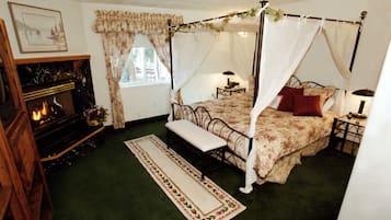 Room (Suite/condo) | Individually decorated, individually furnished, desk, blackout drapes