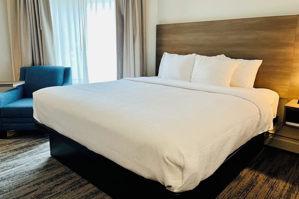 1 dormitorio, ropa de cama de alta calidad, edredones de plumas