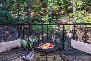 Chantily Rose Room | Terrace/patio