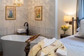 Library Room | Bathroom | Free toiletries, bathrobes, towels - Arsenic and Old Lace B&B (Eureka Springs)