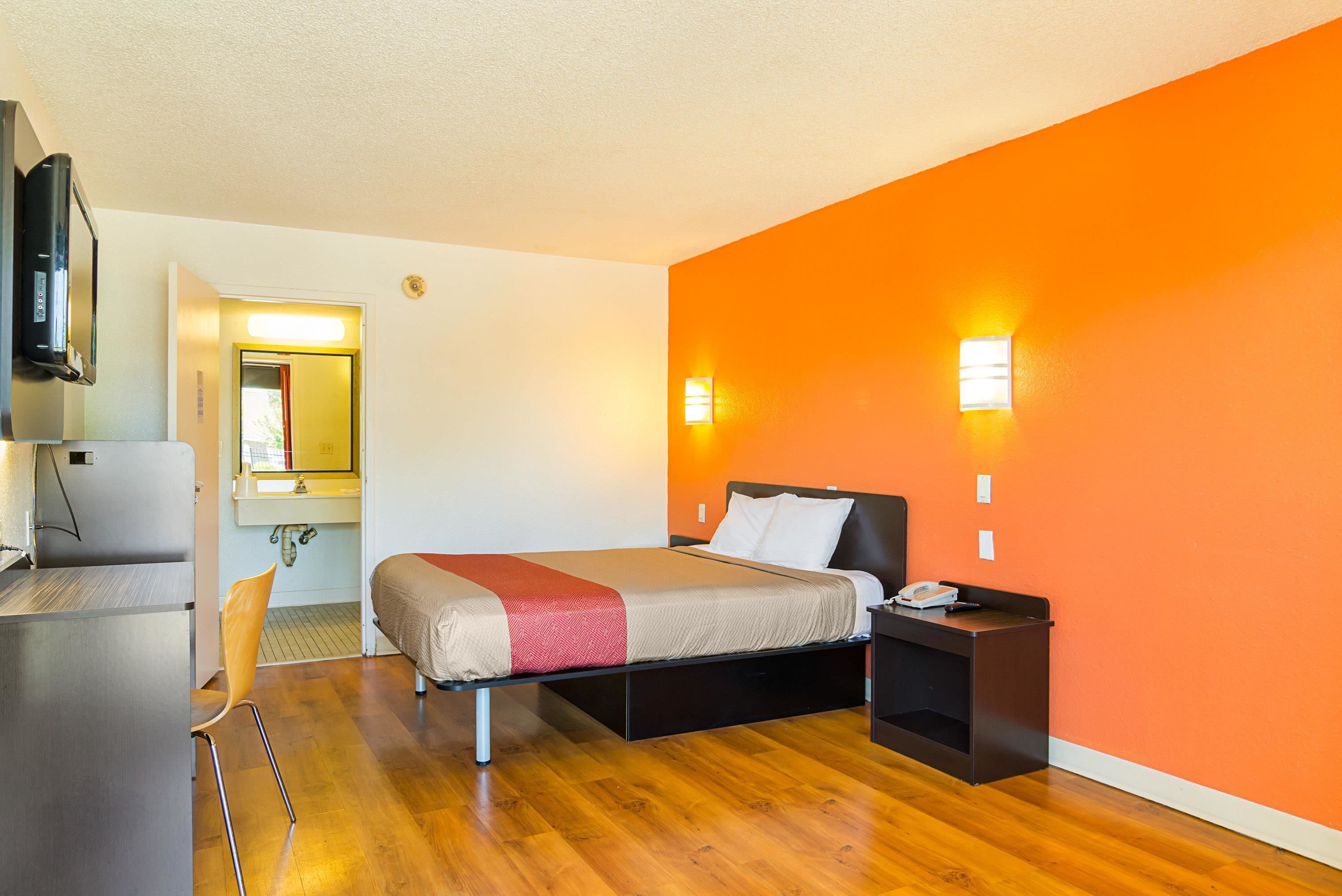 免费 WiFi、床单