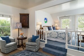 Zimmer, 1 King-Bett, Balkon (White Rabbit) | Wohnzimmer
