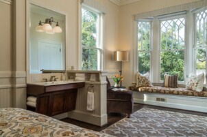 Room, 1 Queen Bed, Accessible (Cheshire Cat) | Individually decorated, individually furnished, soundproofing