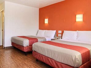 Blackout curtains, free WiFi, bed sheets - Motel 6 San Ysidro, CA - San Diego - Border (San Ysidro)