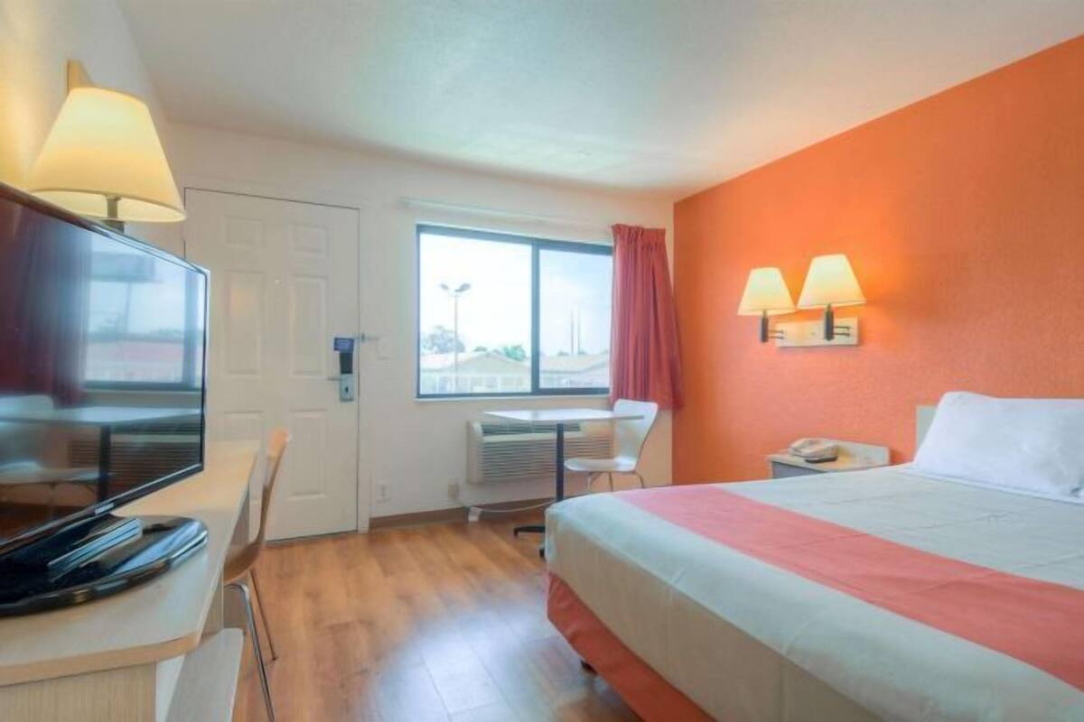 Blackout drapes, WiFi (free), bed sheets