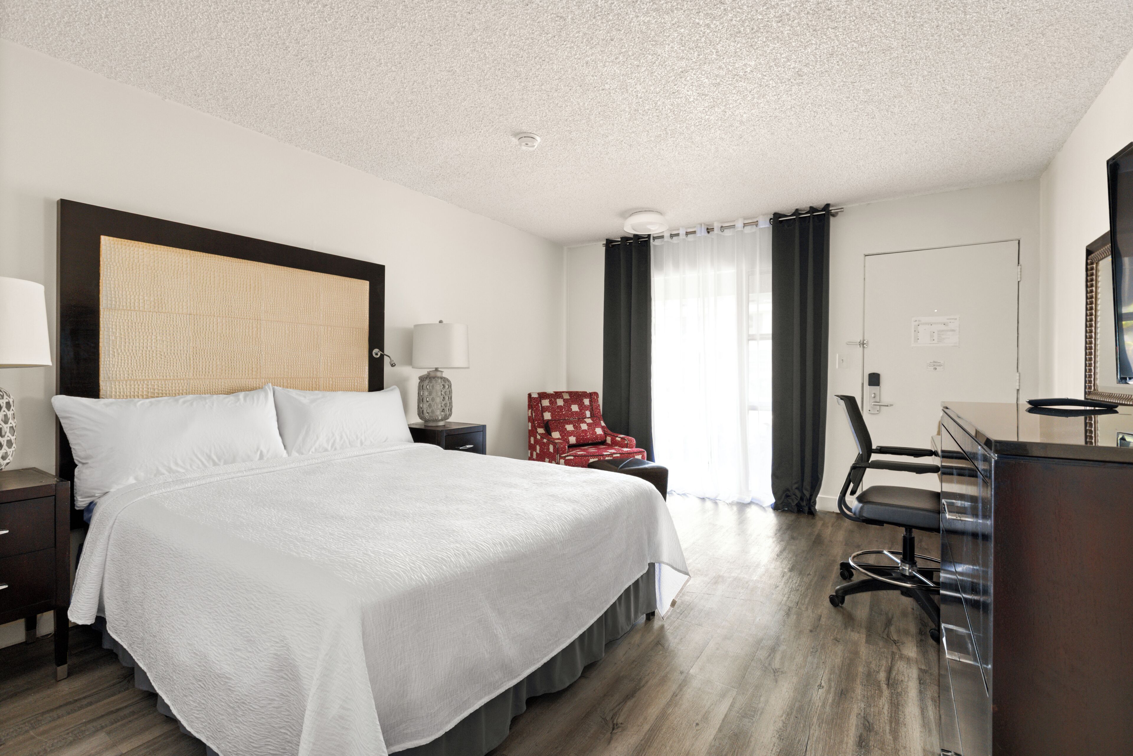 Standaard kamer, 1 queensize bed | Een bureau, een laptopwerkplek, verduisterende gordijnen