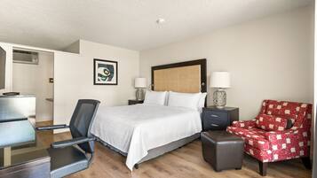 Standard Room, 1 King Bed | Desk, laptop workspace, blackout curtains, iron/ironing board