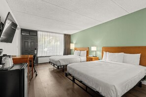 Chambre simple, 2 grands lits (Roll-In Shower) | Literie de qualité, lit de bébé (gratuit), lit d’appoint (supplément)