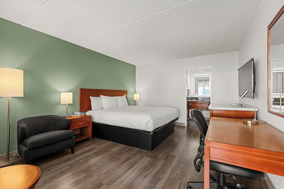 Standard Room, 1 King Bed