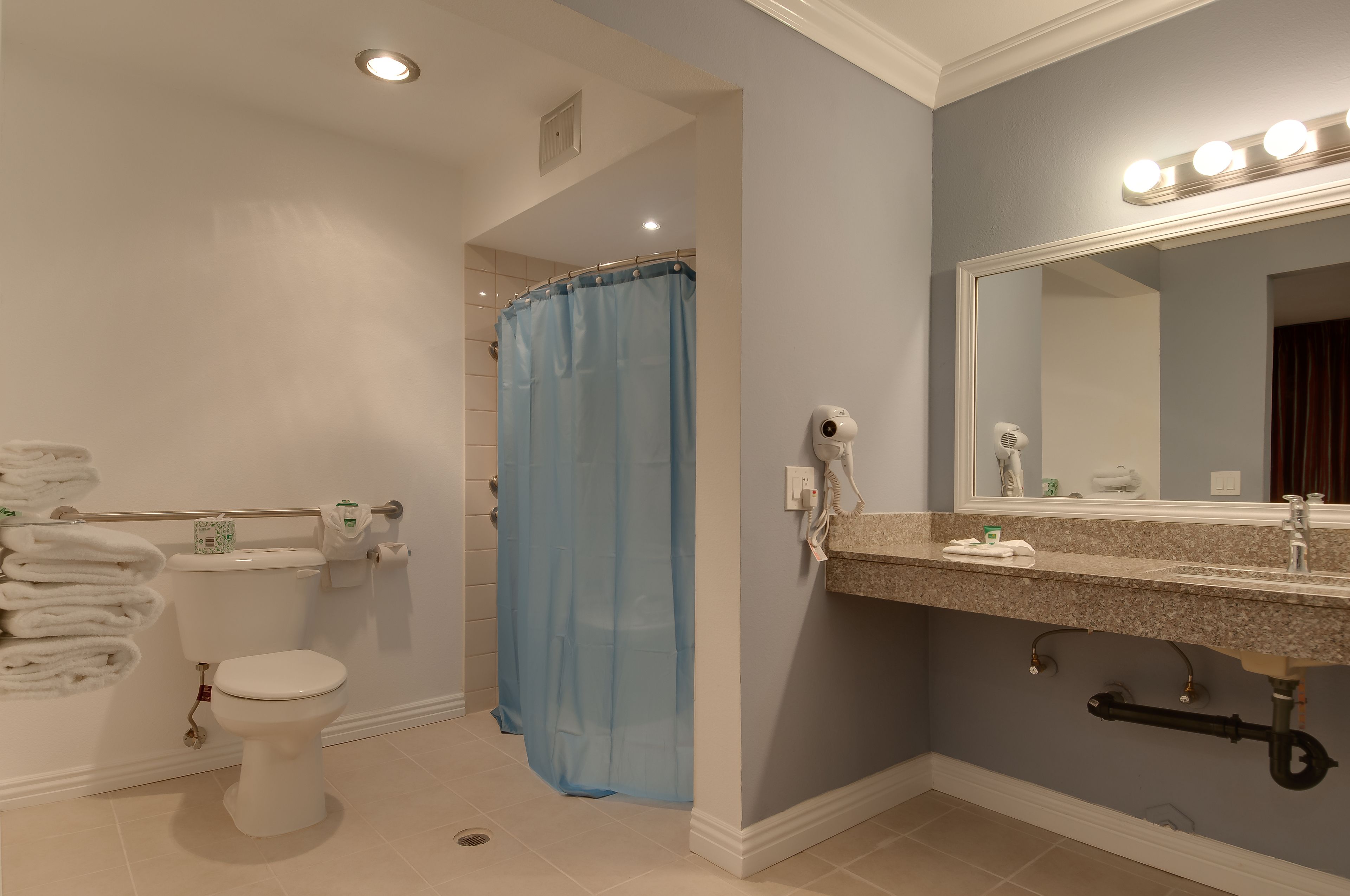 Combined shower/bathtub, hair dryer, towels