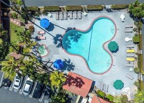 Outdoor pool - Vagabond Inn Costa Mesa (Costa Mesa)