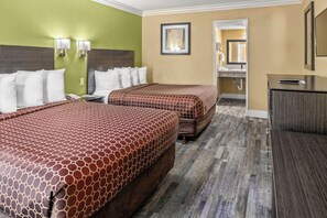 标准房, 2 张大床 | 客房内保险箱、办公桌、免费 WiFi、床单