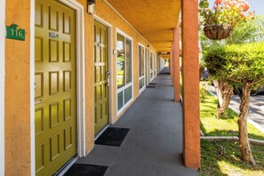 Interior - Vagabond Inn Costa Mesa (Costa Mesa)