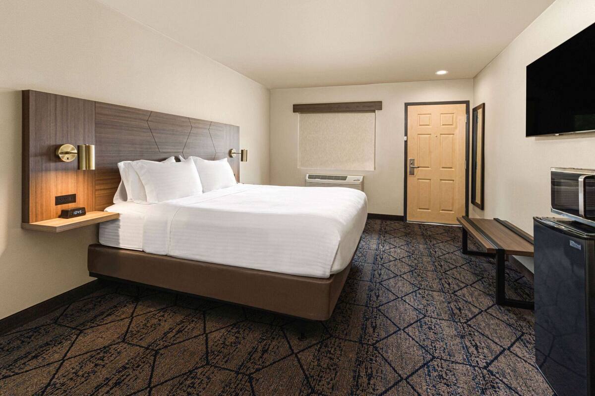 Desk, blackout drapes, iron/ironing board, free WiFi