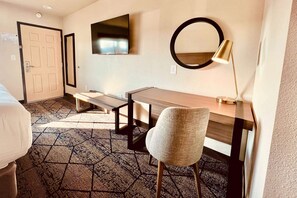 1 dormitorio, escritorio, cortinas opacas