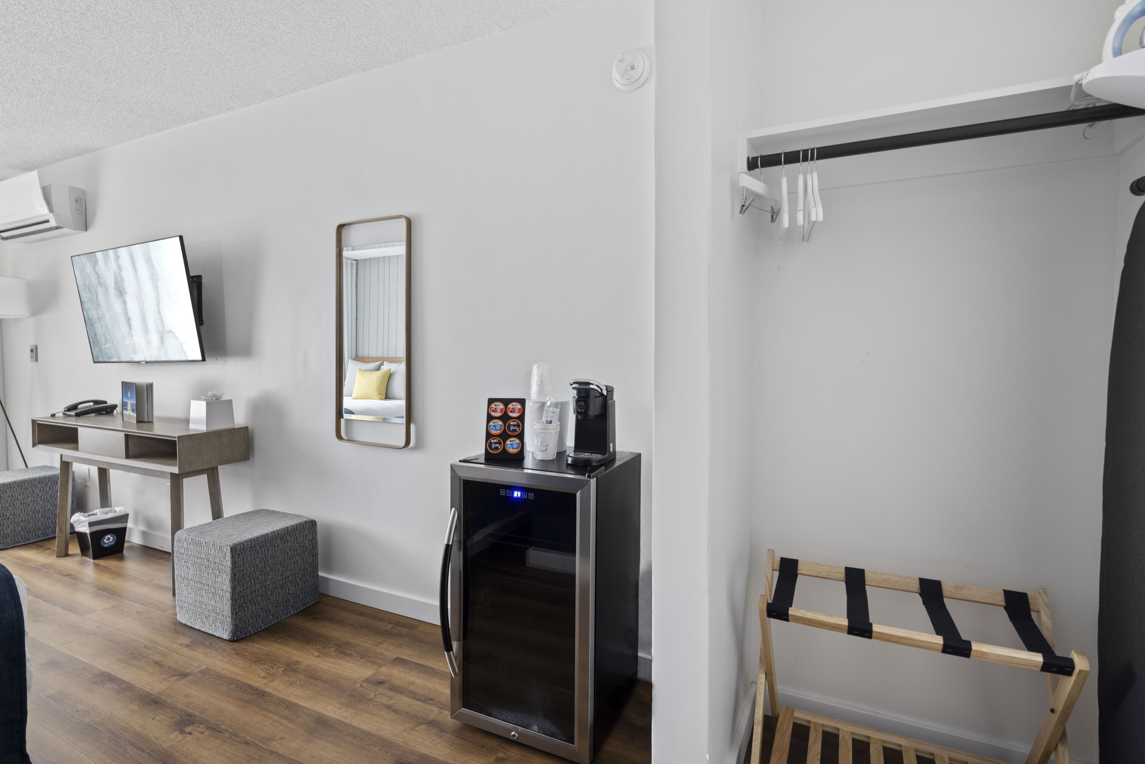 1 bedroom, down duvets, pillow-top beds, desk