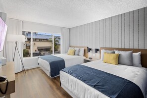 Quarto luxo, 2 camas Queen, vista para o porto | 1 quarto, edredons de pluma, camas com colchões pillow-top, escrivaninha
