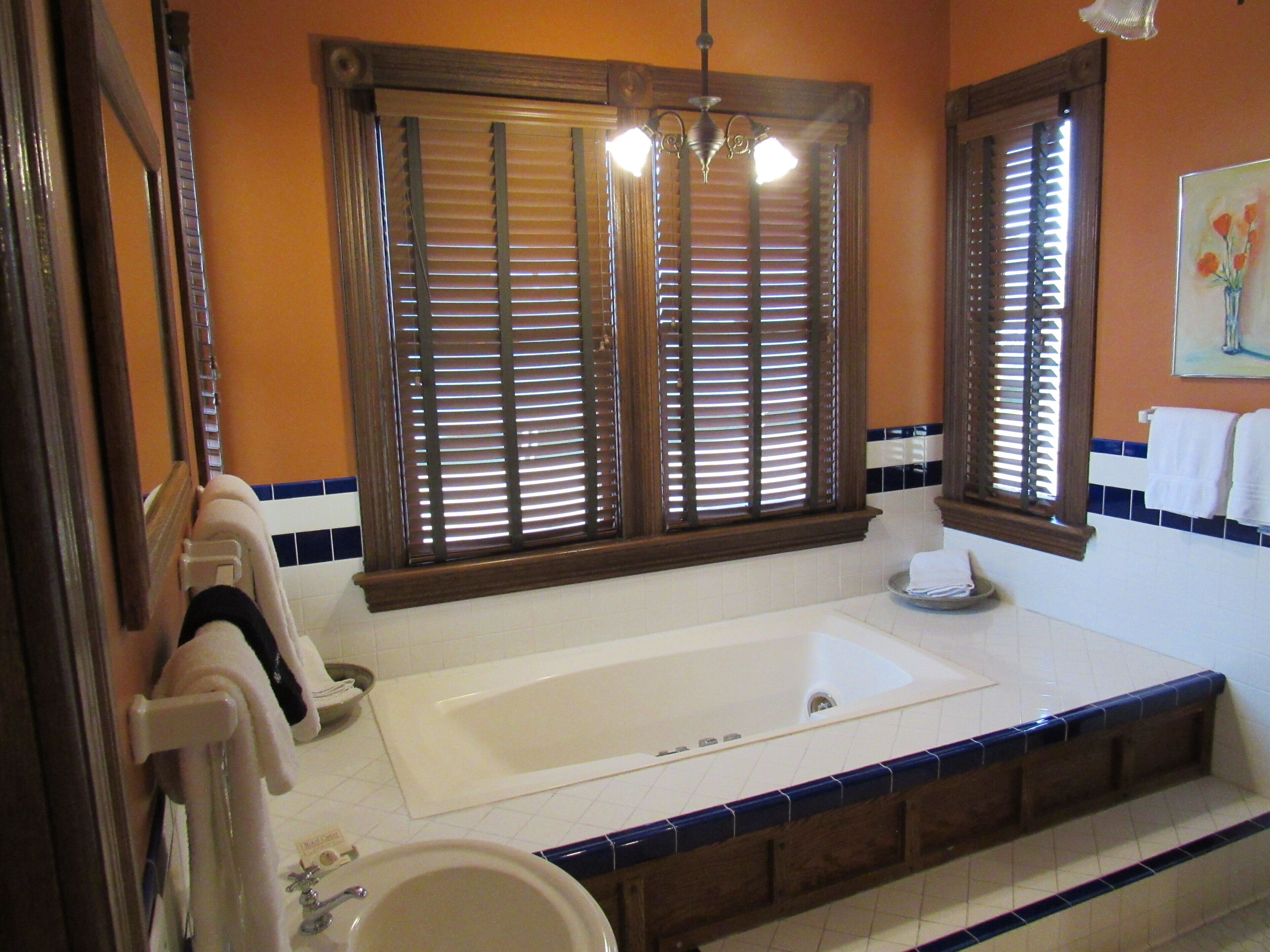 family suite, 2 bedrooms | bathroom | free toiletries, hair dryer, bathrobes, towels