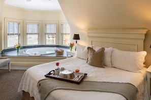 Grand-Studiosuite | Hochwertige Bettwaren, Pillowtop-Betten, Schreibtisch