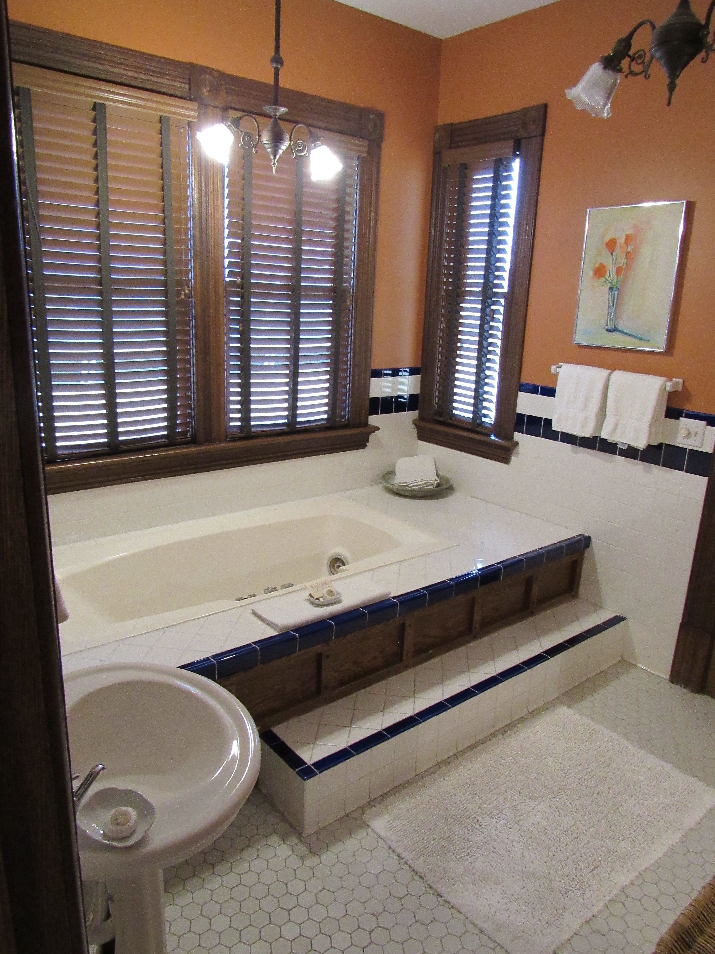 family suite, 2 bedrooms | bathroom | free toiletries, hair dryer, bathrobes, towels