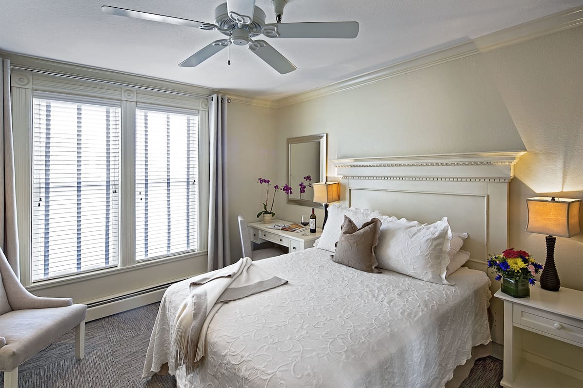 1 bedroom, premium bedding, pillow-top beds, desk