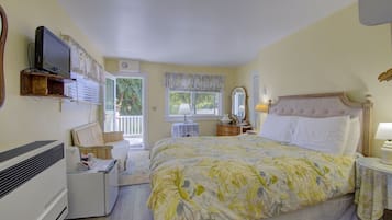 Room, Private Bathroom (Mockingbird) | Iron/ironing board, free WiFi, bed sheets