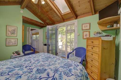 Habitación, baño privado (Garden) | Tabla de planchar con plancha, wifi gratis y ropa de cama
