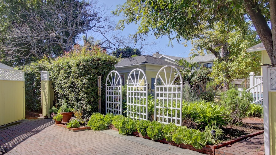 Secret Garden Inn and Cottages