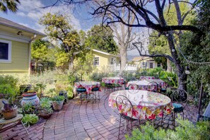 Exterior - Secret Garden Inn and Cottages (Santa Barbara)