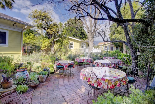 Secret Garden Inn and Cottages
