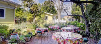Secret Garden Inn and Cottages