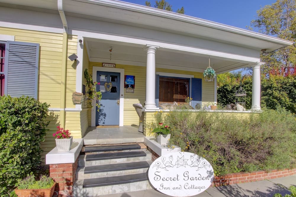 Secret Garden Inn and Cottages