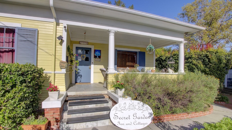 Secret Garden Inn and Cottages