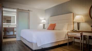 Quarto standard, 1 cama King, para não fumantes | Cofres nos quartos, individualmente decorados