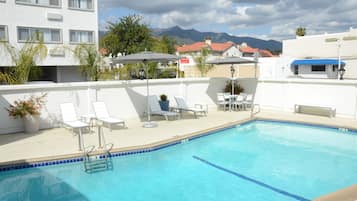 Outdoor pool, pool loungers