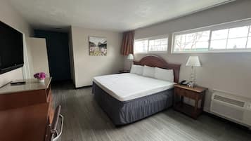 Premium studio suite, 1 kingsize bed | Select Comfort-bedden, een bureau, een laptopwerkplek