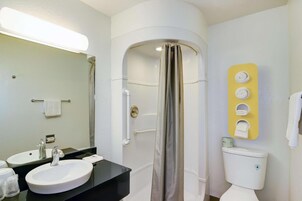 Chuveiro/banheira combinados, toalhas de banho