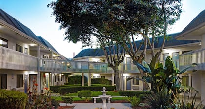 Motel 6 Marina, CA - Monterey