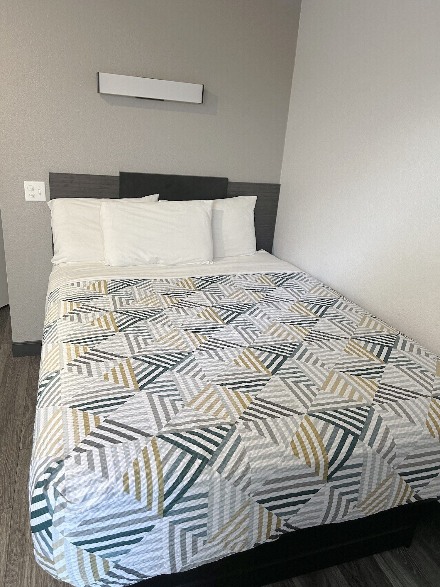 遮光布/窗簾、免費無線上網、床單